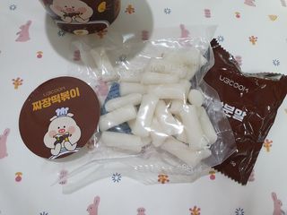 유비쿡 컵떡볶이 매운컵떡볶이2개/ 짜장컵떡볶이 2개  총 4개세트 — 5점을 준 리뷰어가 2021년 7월 올린 사용 사진