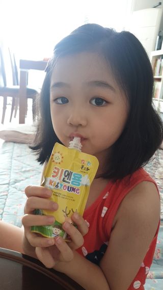 [몸엔용] 어린이, 초등학생의 영양간식 달콤 국산녹용 키엔용  80ml x 10포 — 5점을 준 리뷰어가 2021년 7월 올린 사용 사진