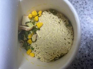 NISSIN 닛신 컵누들  4종 - 씨푸드오리지날, 씨푸드 스파이시, 씨푸드 커리, 씨푸드 XO소스 — 5점을 준 리뷰어가 2022년 3월 올린 사용 사진