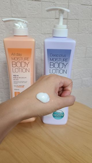 [과일나라] 바세린 모이스처 바디로션 1000ml 2종 — 5점을 준 리뷰어가 2021년 10월 올린 사용 사진