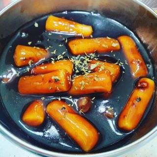 유비쿡 컵떡볶이 매운컵떡볶이2개/ 짜장컵떡볶이 2개  총 4개세트 — 5점을 준 리뷰어가 2021년 2월 올린 사용 사진