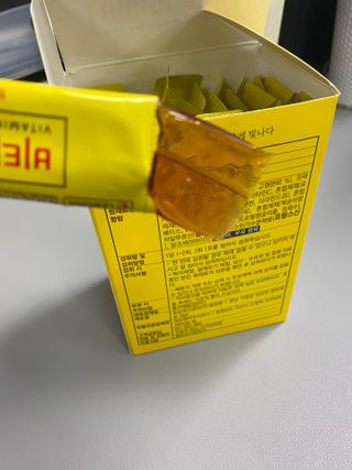 자연에온 경남제약 비타민 쉬머 저분자콜라겐 20g x 30포 — 5점을 준 리뷰어가 2021년 12월 올린 사용 사진