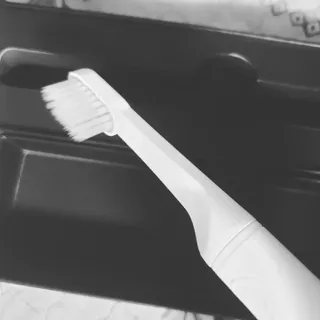 트로마츠 심플 미세전류 칫솔 — 3.5점을 준 리뷰어가 2022년 5월 올린 사용 사진