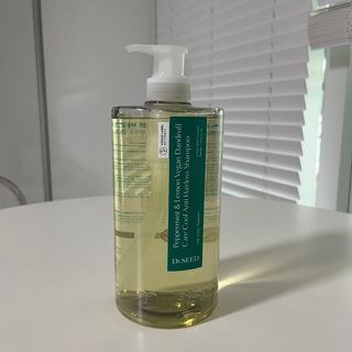 닥터시드 페퍼민트 앤 레몬 비건 비듬케어 쿨 탈모 샴푸 (1000ml) — 5점을 준 리뷰어가 2023년 7월 올린 사용 사진
