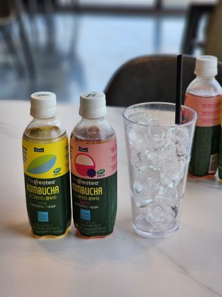 더그레잇티 콤부차 [매일유업] 더그레잇티 44kcal 콤부차 300ml *12개입 (오리지널 6개+베리리치 6개) — 4.5점을 준 리뷰어가 2023년 8월 올린 사용 사진