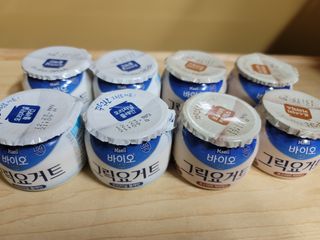 매일바이오 그릭요거트 오리지널 플레인 4개, 로스터리 커피믹스 4개 — 5점을 준 리뷰어가 2021년 12월 올린 사용 사진