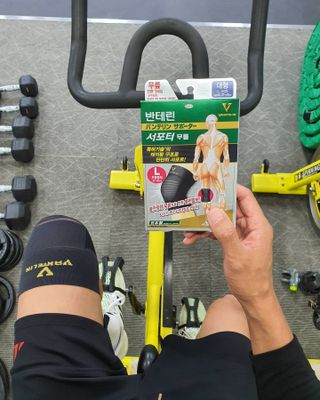 반테린서포터 무릎보호대 — 5점을 준 리뷰어가 2021년 6월 올린 사용 사진