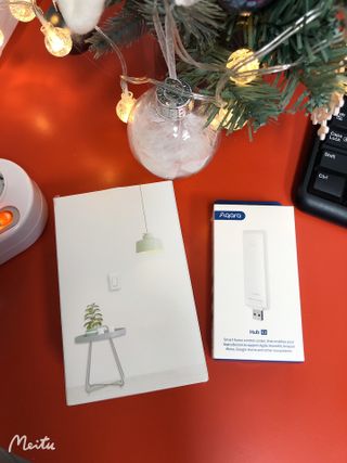 아카라 조명 스위치를 누워서 끄는 방법 (스마트 조명 스위치 2구 + 무선 리모트 스위치 1구 T1, 스마트 허브 E1) — 2.5점을 준 리뷰어가 2021년 12월 올린 사용 사진
