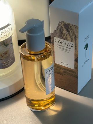 스킨1004 [SKIN1004] 마다가스카르 센텔라 라이트 클렌징 오일 200ml — 5점을 준 리뷰어가 2024년 7월 올린 사용 사진