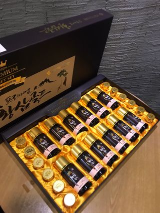 서울약사신협_프리미엄황삼골드_3.75g x 12환+75mgx12병 — 5점을 준 리뷰어가 2021년 2월 올린 사용 사진