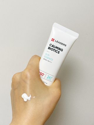 리더스코스메틱 리더스 카밍 바이오틱스 선 에센스 SPF 50+ PA++++ — 5점을 준 리뷰어가 2022년 6월 올린 사용 사진