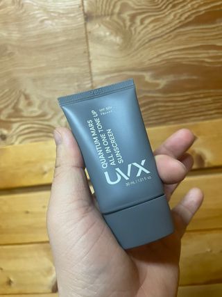 UVX 퀀텀 마스 올인원 톤업 선스크린 — 3.5점을 준 리뷰어가 2024년 3월 올린 사용 사진