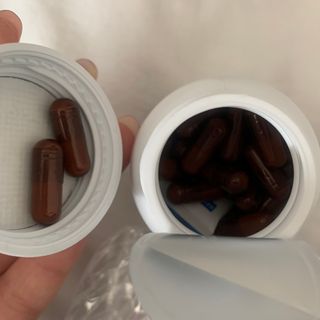 프리마인 홍삼의 강력한 에너지, 이제는 흡수율을 높인 최첨단 캡슐로 간편하게 초고속 충전하세요. — 4점을 준 리뷰어가 2022년 3월 올린 사용 사진
