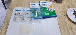 [큐어반H 커팅] 간편하게 떼서 쓰는 자외선차단 습윤밴드 (1팩/30매입) — 5점을 준 리뷰어가 2022년 12월 올린 사용 사진