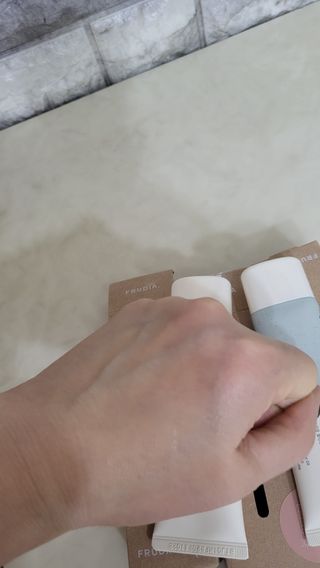 [후르디아] 끈적임 없는 착한성분 비건  핸드크림 3종 — 5점을 준 리뷰어가 2022년 2월 올린 사용 사진