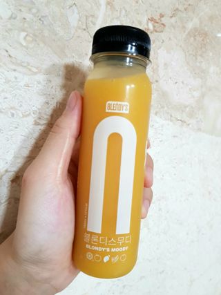 BLENDY'S 핑크 스무디+블론디 스무디 — 3점을 준 리뷰어가 2021년 11월 올린 사용 사진