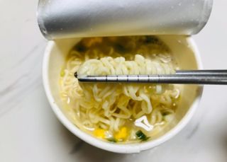 NISSIN 닛신 컵누들  4종 - 씨푸드오리지날, 씨푸드 스파이시, 씨푸드 커리, 씨푸드 XO소스 — 5점을 준 리뷰어가 2021년 11월 올린 사용 사진