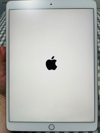 아클리브 Premium 항균 항바이러스 액정 보호필름(iPad) — 5점을 준 리뷰어가 2022년 10월 올린 사용 사진