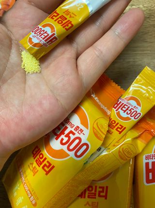 광동생활건강 [광동] 비타500데일리스틱 70포+쇼핑백+구미3개 — 4점을 준 리뷰어가 2021년 12월 올린 사용 사진