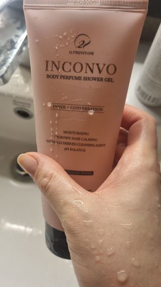 오투에니원 인컨보 바디 퍼퓸 샤워 젤 200ml — 4점을 준 리뷰어가 2023년 2월 올린 사용 사진