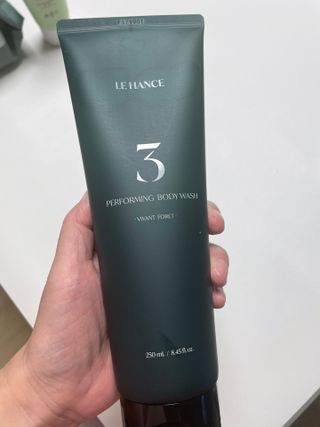 르핸스 퍼포밍 3 바디워시 비반트포렛/베티버포그 — 4.5점을 준 리뷰어가 2023년 3월 올린 사용 사진