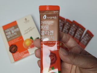 자연에온 핑크 자몽 착즙 100mL 10개입 1BOX +가 득담은 자몽 콜라겐 젤리스틱 1BOX — 5점을 준 리뷰어가 2021년 7월 올린 사용 사진