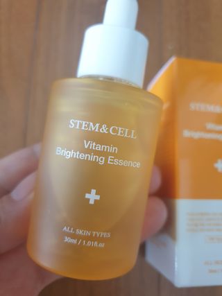 체르엠 스템앤셀 비타민 브라이트닝 에센스 30ml 1개 — 4.5점을 준 리뷰어가 2022년 4월 올린 사용 사진
