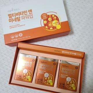 서울약사신협_내몸애발란스멀티비타민앤미네랄파워업_800mg x 90정 — 4.5점을 준 리뷰어가 2021년 5월 올린 사용 사진
