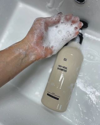 패스트힐(fast heal) 패스트힐 탈모증상완화샴푸 470ml — 5점을 준 리뷰어가 2023년 9월 올린 사용 사진