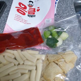 응큼떡볶이 — 5점을 준 리뷰어가 2021년 3월 올린 사용 사진