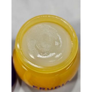 틱톡 [후르디아] 튼입술해결템 올리브영 블루베리 하이드레이팅 허니 립밤 — 5점을 준 리뷰어가 2023년 12월 올린 사용 사진