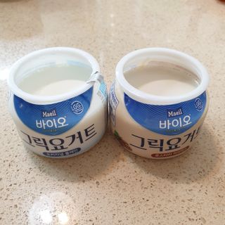 매일바이오 그릭요거트 오리지널 플레인 4개, 로스터리 커피믹스 4개 — 4.5점을 준 리뷰어가 2021년 12월 올린 사용 사진