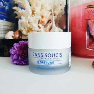 산수시 아쿠아 베네핏 24h 수부지 물광 속건조 수분크림 50ml — 5점을 준 리뷰어가 2021년 8월 올린 사용 사진