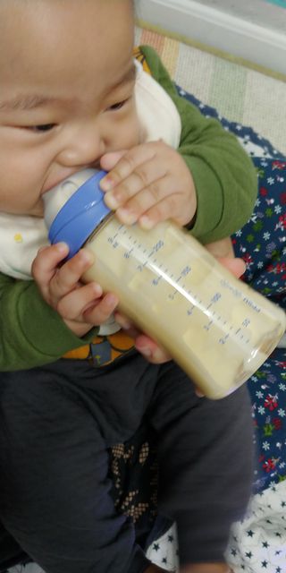 유비맘 PPSU 젖병 노꼭지_260ml_컬러 랜덤 발송 — 5점을 준 리뷰어가 2021년 1월 올린 사용 사진