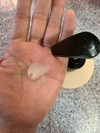 프리마인 더이상 뻣뻣하고 효과없는 탈모샴푸는 NO. 근본부터 케어하는 셀베이스 그린티샴푸(500ml) — 4.5점을 준 리뷰어가 2023년 5월 올린 사용 사진
