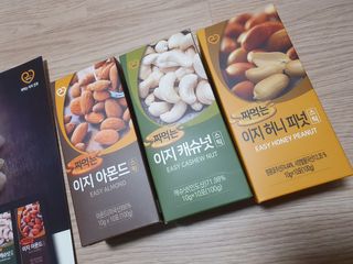짜먹는 이지견과 짜먹는 이지아몬드, 짜먹는 이지허니피넛, 짜먹는 이지캐슈넛 각 10g X  10포 — 5점을 준 리뷰어가 2021년 2월 올린 사용 사진