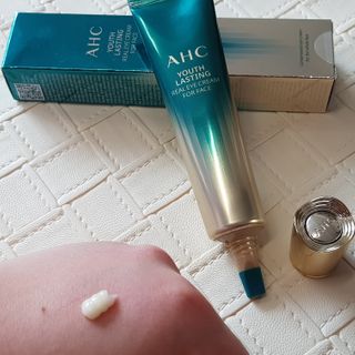 [NEW 탄력유턴 아이크림] AHC 유스 래스팅 리얼 아이크림 포 페이스 — 5점을 준 리뷰어가 2021년 2월 올린 사용 사진