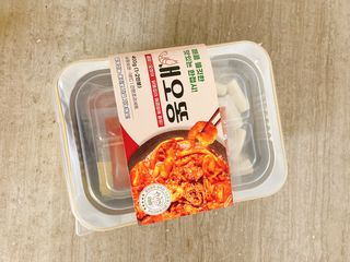 화끈한녀석들 새오똥400g 새우,오징어,똥집 볶음요리 소스,밀떡, 참기름 포함 — 3점을 준 리뷰어가 2022년 12월 올린 사용 사진