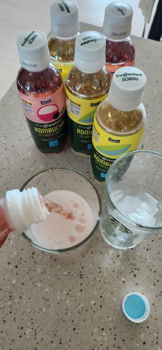 더그레잇티 콤부차 [매일유업] 더그레잇티 44kcal 콤부차 300ml *12개입 (오리지널 6개+베리리치 6개) — 5점을 준 리뷰어가 2023년 7월 올린 사용 사진