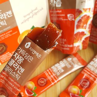 자연에온 핑크 자몽 착즙 100mL 10개입 1BOX +가 득담은 자몽 콜라겐 젤리스틱 1BOX — 5점을 준 리뷰어가 2021년 6월 올린 사용 사진