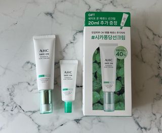 [AHC] 세이프온 에센스 선크림 올리브영 스페셜 증정 기획세트 — 4.5점을 준 리뷰어가 2022년 6월 올린 사용 사진