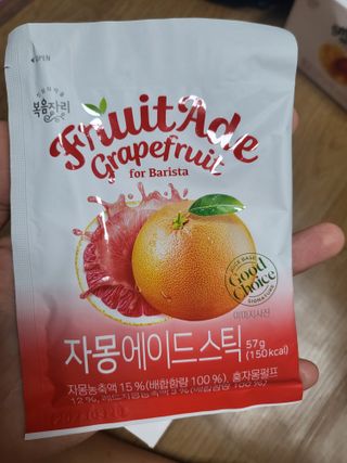[복음자리] 바리스타 패키지 2종 랜덤발송 (딸기스무디 스틱+샤인머스캣에이드 or 망고스무디+자몽에이드) — 3점을 준 리뷰어가 2022년 7월 올린 사용 사진