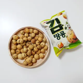 오리온 오징어땅콩의 짭짤고소 신제품, 구운김땅콩 — 5점을 준 리뷰어가 2022년 5월 올린 사용 사진