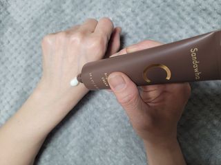 산다화 비타민C 화이트닝 크림 — 5점을 준 리뷰어가 2023년 5월 올린 사용 사진