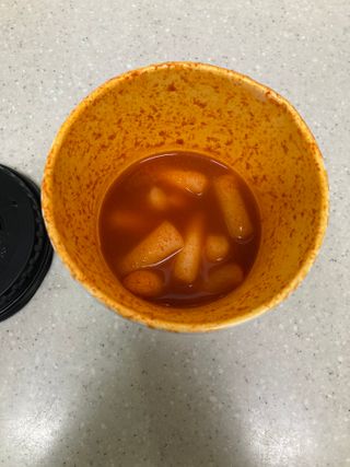 유비쿡 컵떡볶이 매운컵떡볶이2개/ 짜장컵떡볶이 2개  총 4개세트 — 5점을 준 리뷰어가 2021년 2월 올린 사용 사진