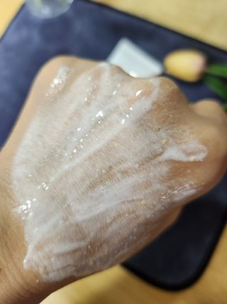 리엔케이 인텐스 브라이트닝 비타 스크럽 클렌징 폼 — 5점을 준 리뷰어가 2023년 9월 올린 사용 사진