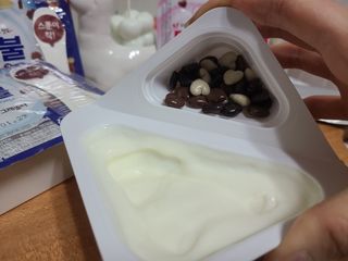 남양유업 또깍 접어 떠먹는 불가리스 2종 — 5점을 준 리뷰어가 2021년 1월 올린 사용 사진