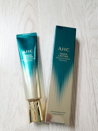 [NEW 탄력유턴 아이크림] AHC 유스 래스팅 리얼 아이크림 포 페이스 — 5점을 준 리뷰어가 2021년 2월 올린 사용 사진
