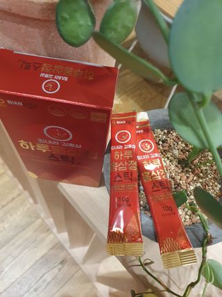 힘내라김홍삼 하루홍삼정스틱 10g x 10포 — 5점을 준 리뷰어가 2021년 3월 올린 사용 사진