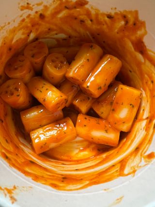 나우  [요리궁리] B타입 ( 매콤, 치즈, 매콤까르보 ) 꽃떡볶이 6개입 세트 — 5점을 준 리뷰어가 2025년 3월 올린 사용 사진